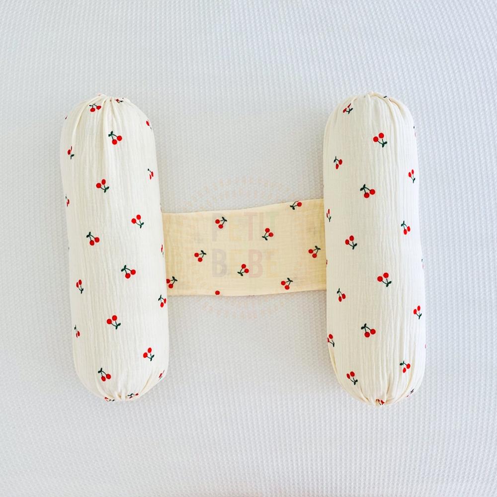 Gối chặn cho bé sơ sinh PETIT BEBE muslin thoáng khí họa tiết cherry trẻ ngủ ngon