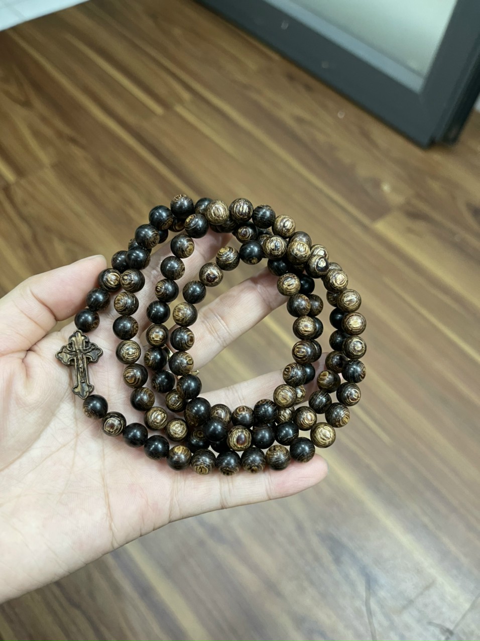 VÒNG CHUỖI 108 TRẦM SÁNH CHÌM MIX THÁNH GIÁ