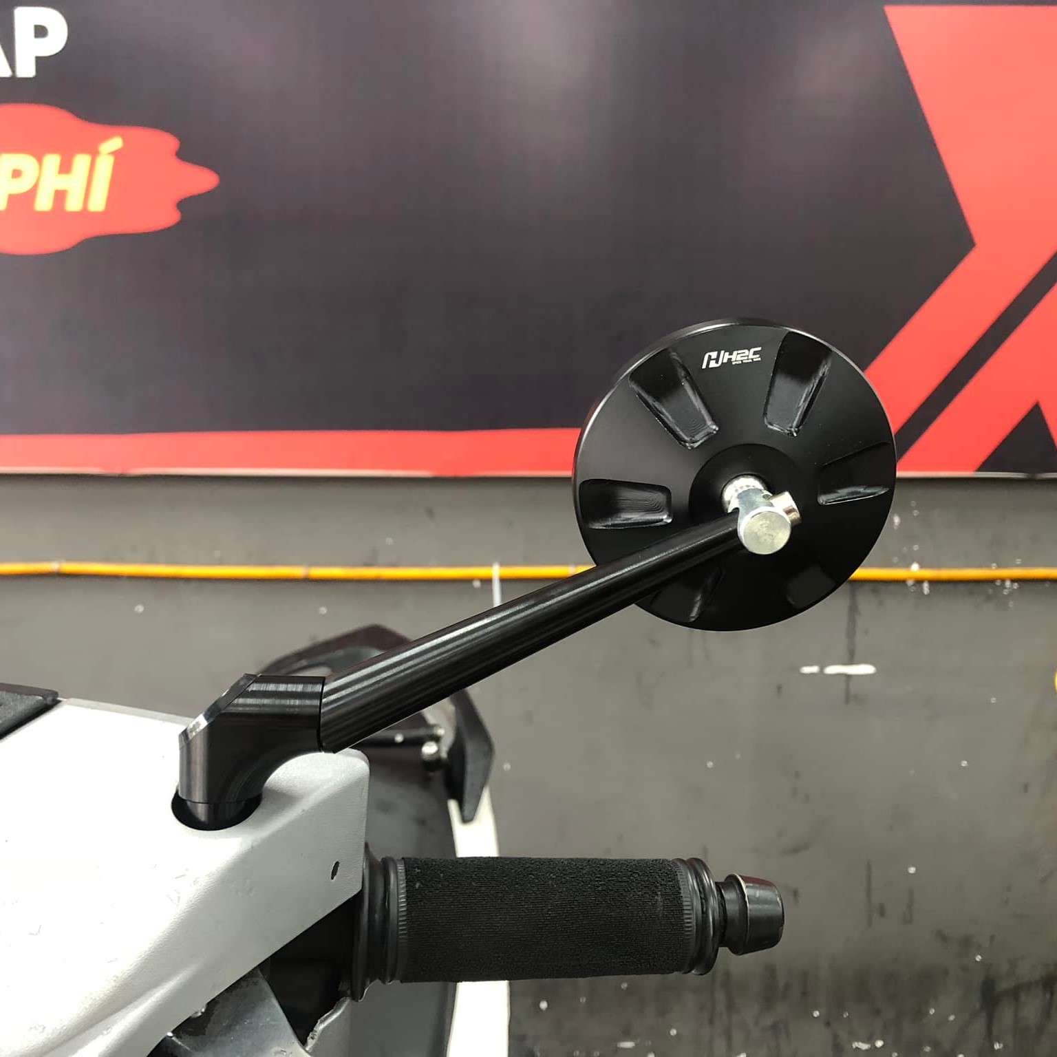 Kính H2C tròn có thể gắn đước tất cả các loại xe 2 bánh (070686)