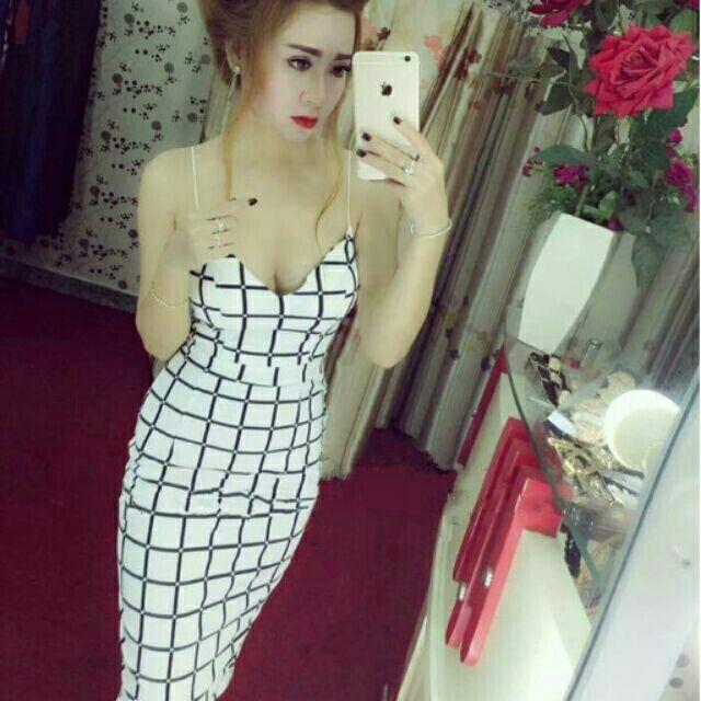 Đầm body cổ tim