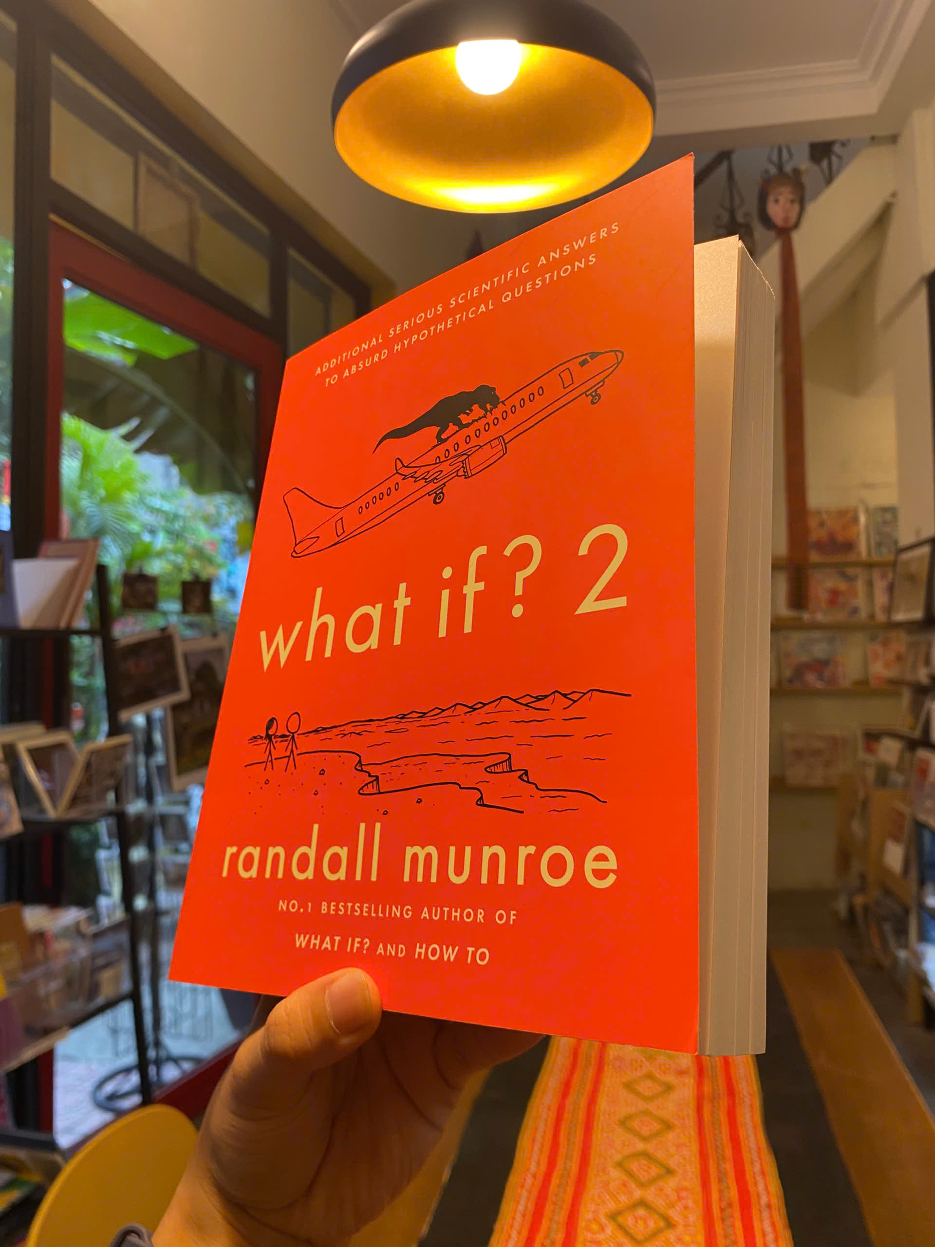 Sách - What If? 2: Additional Serious Scientific Answers to Absurd Hypothetical Questions by Randall Munroe