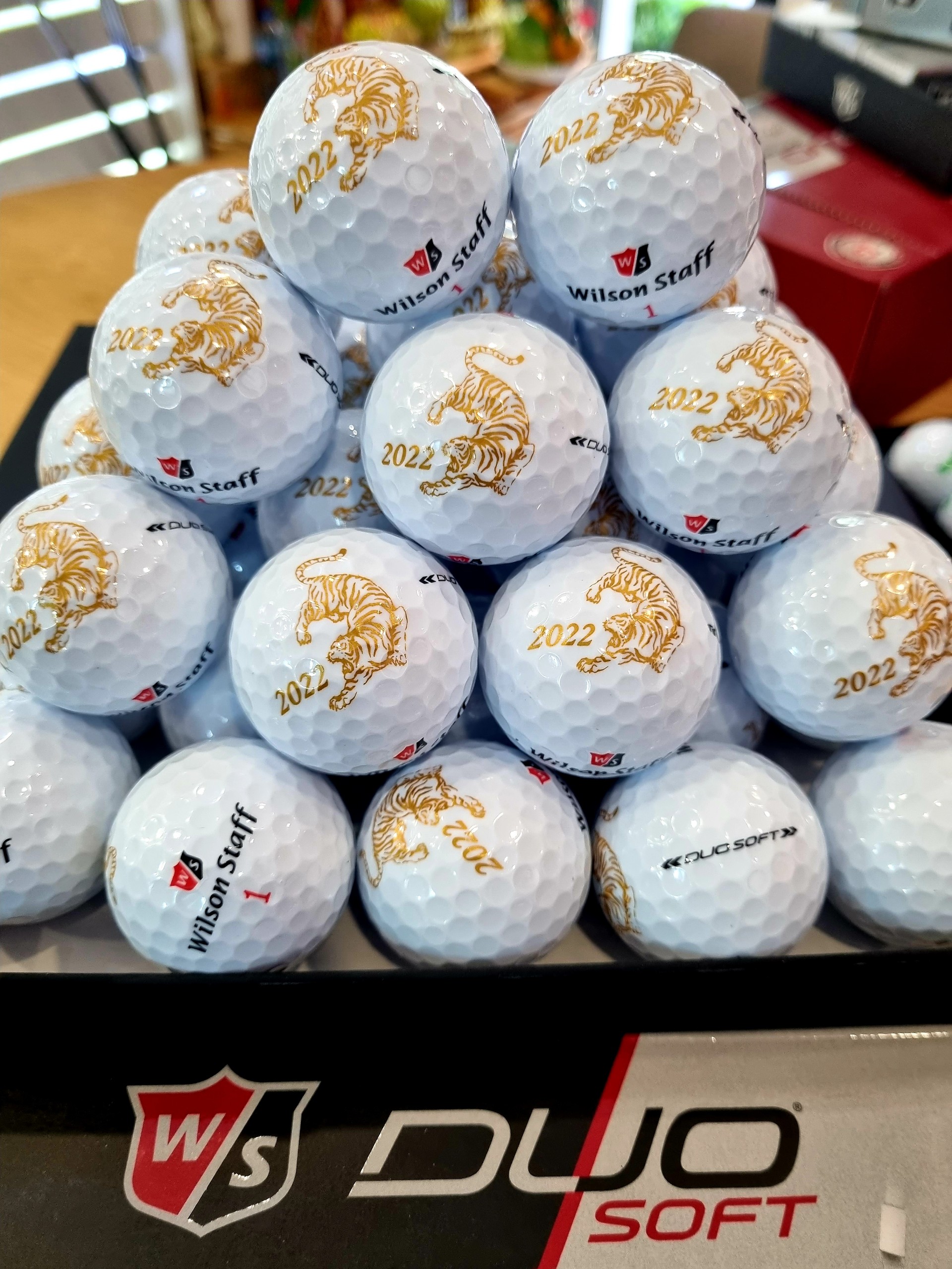 Bóng golf Wilson Duo Soft Spin - Có Logo Hổ Vàng 2022