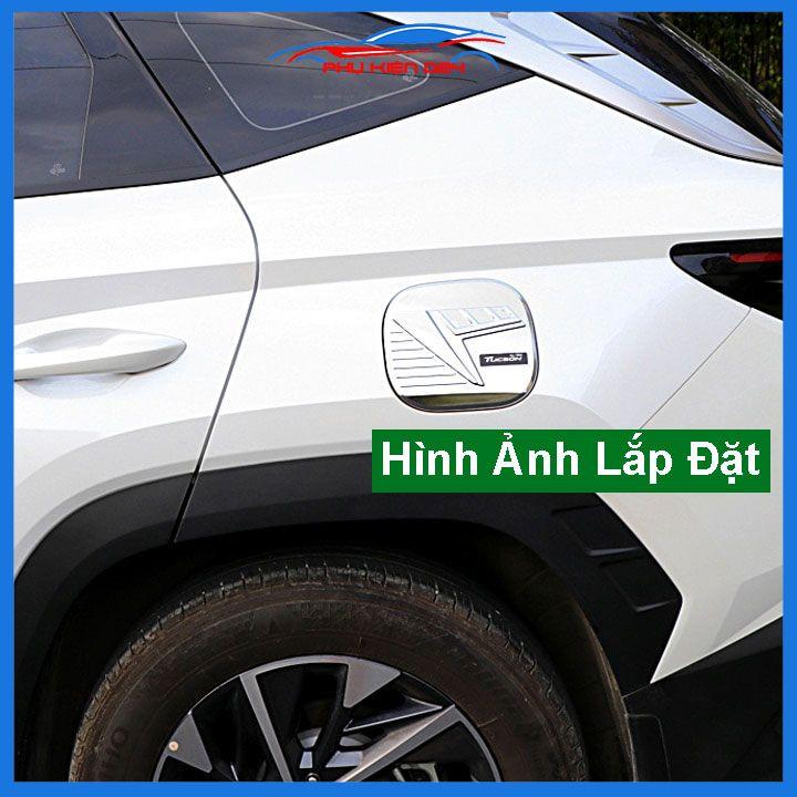 Ốp nắp xăng Tucson 2022-2023 vân cacbon, mạ crom bảo vệ chống trầy trang trí ô tô