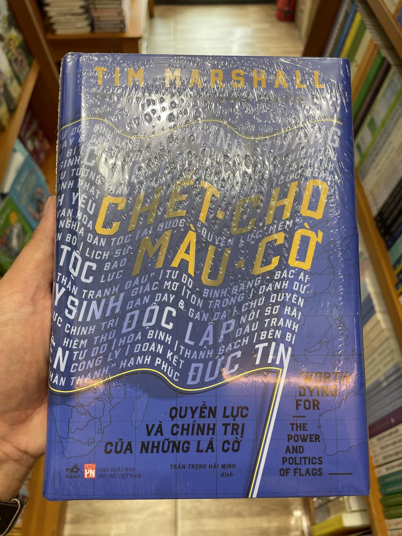 (Bìa Cứng) Chết Cho Màu Cờ - Quyền Lực Và Chính Trị Của Những Lá Cờ - Tim Marshall - Trần Trọng Hải Minh dịch