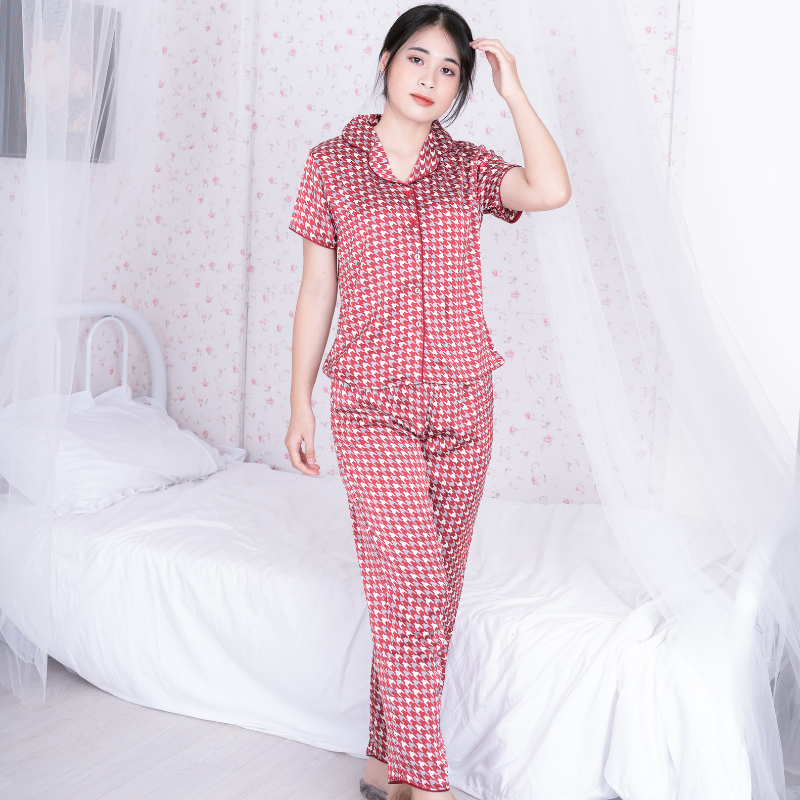 Bộ đồ Pyjama nữ, đồ mặc nhà lụa VILADY - B141 kiểu tay cộc quần dài họa tiết Ziczac chất liệu lụa Pháp (lụa latin) - Màu đỏ