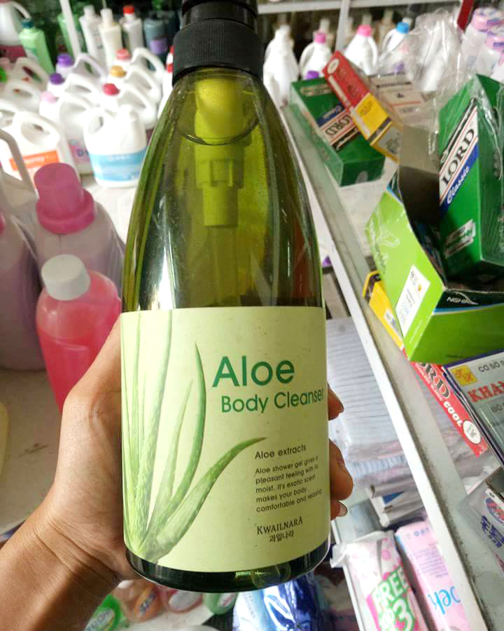 Sữa tắm tinh chất lô hội Welcos Aloe Body Cleanser 740ml + Móc khóa