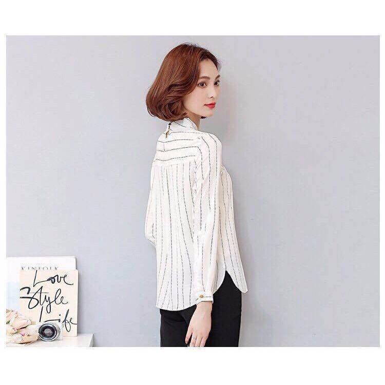 Áo Sơ Mi Sọc Cổ V chất vải cát xốp co giãn nhẹ,thoáng mát và ít nhăn. Áo rất dễ phối đồ nhé,có thể mặc cùng quần Âu,quần Jean hoặc Chân Váy đều rất đẹp ạ