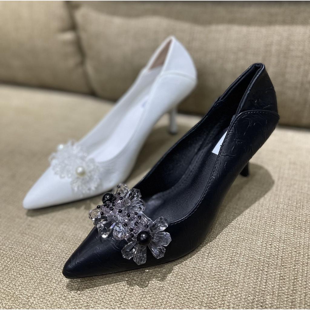 Giày cao gót nơ hoa ngọc trong da vân nổi gót đũa nhỏ - 7P