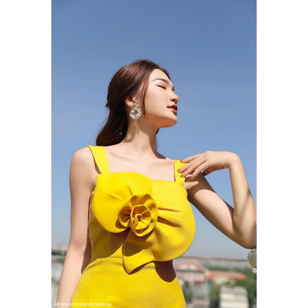 ĐẦM ÔM 2 DÂY ĐÍNH HOA LỚN TRƯỚC NGỰC
