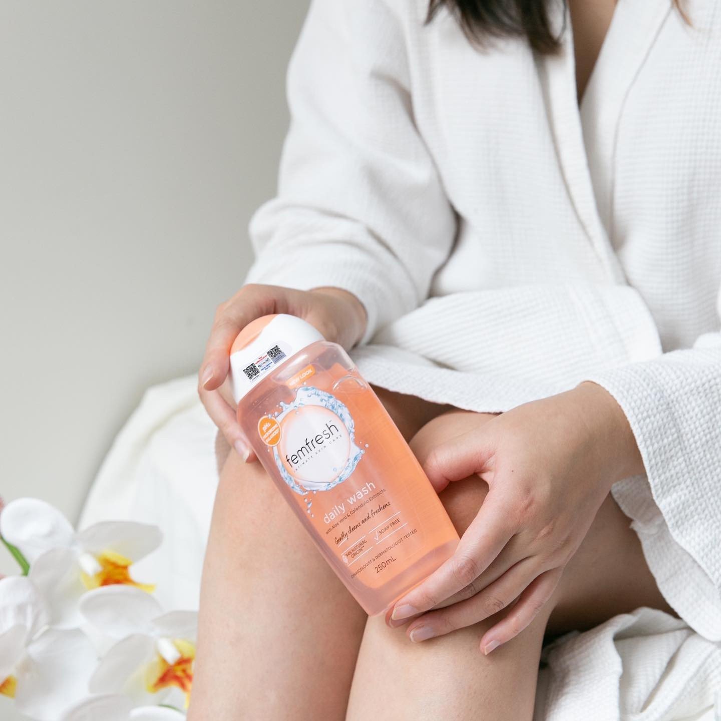 Dung dịch vệ sinh Anh Femfresh pure &amp; fresh wash giúp làm sạch sẽ, thơm mát, ngăn ngừa viêm, ngứa, nấm phụ khoa - QuaTangMe Extaste
