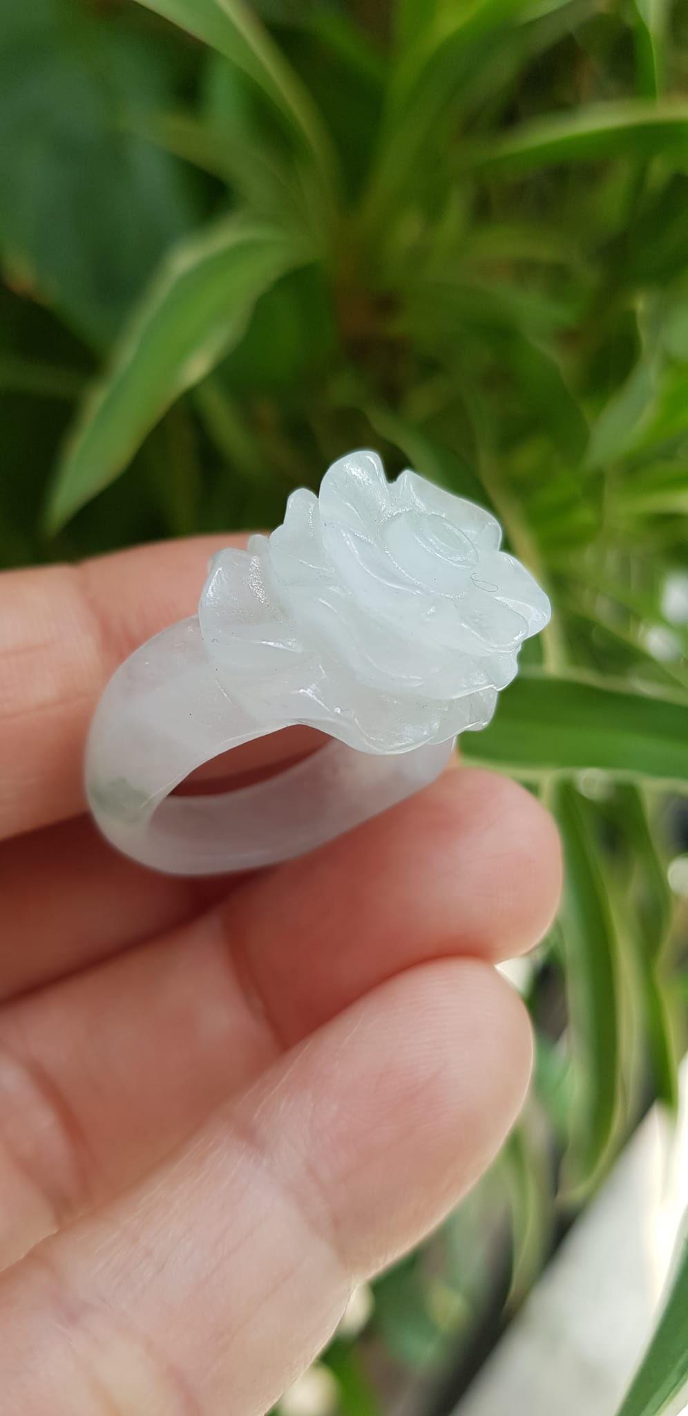 Nhẫn Nữ mới chạm Bông Hồng Nổi màu Trắng rất đẹp đá cẩm thạch tự nhiên Ni 18mm hợp mệnh kim mệnh thủy đeo tay xinh lắm ạ