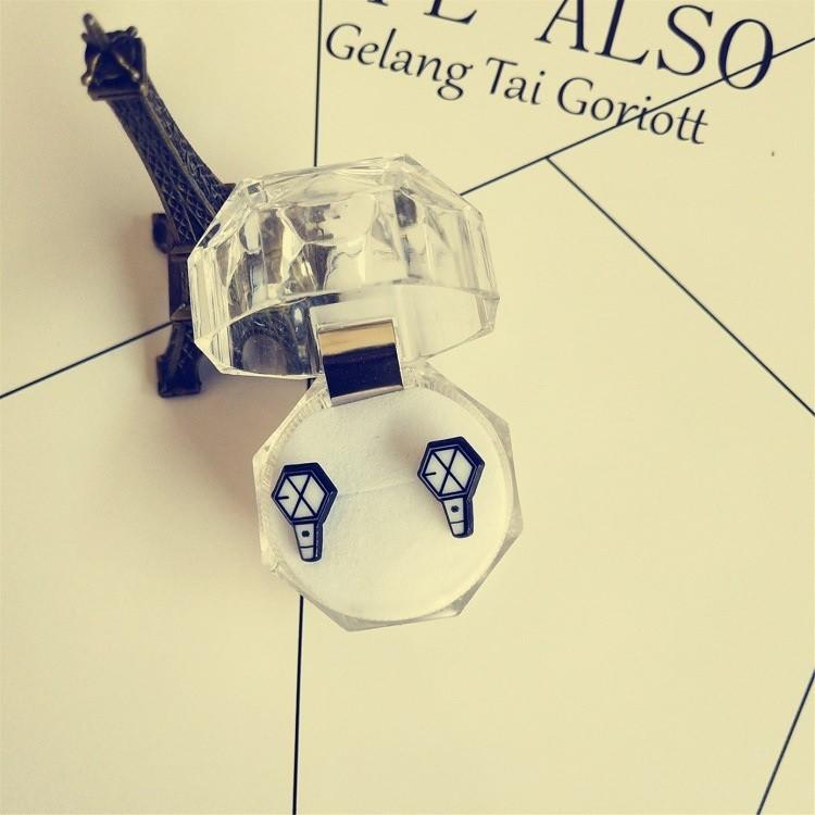 Bông tai nụ hình Lightstick EXO