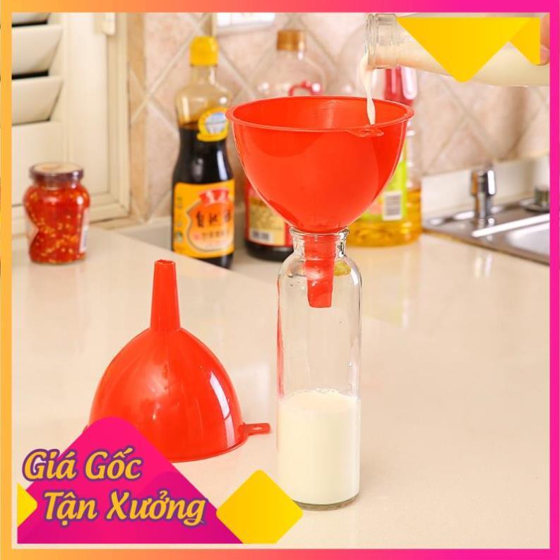Phễu Nhựa Nhiều Màu Rộng 11cm Có Móc Treo Tiện Lợi TP'S