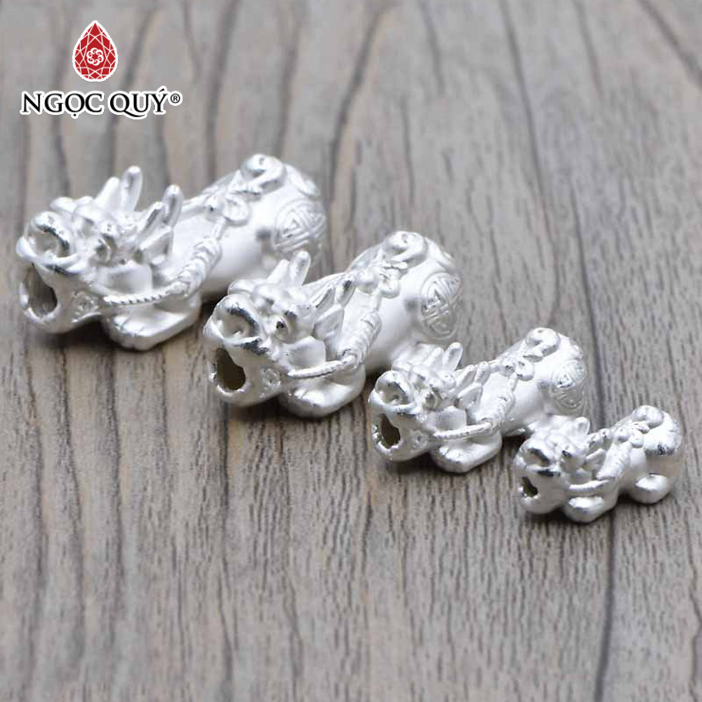 Charm tỳ hưu bạc trắng xỏ ngang - Ngọc Quý Gemstones