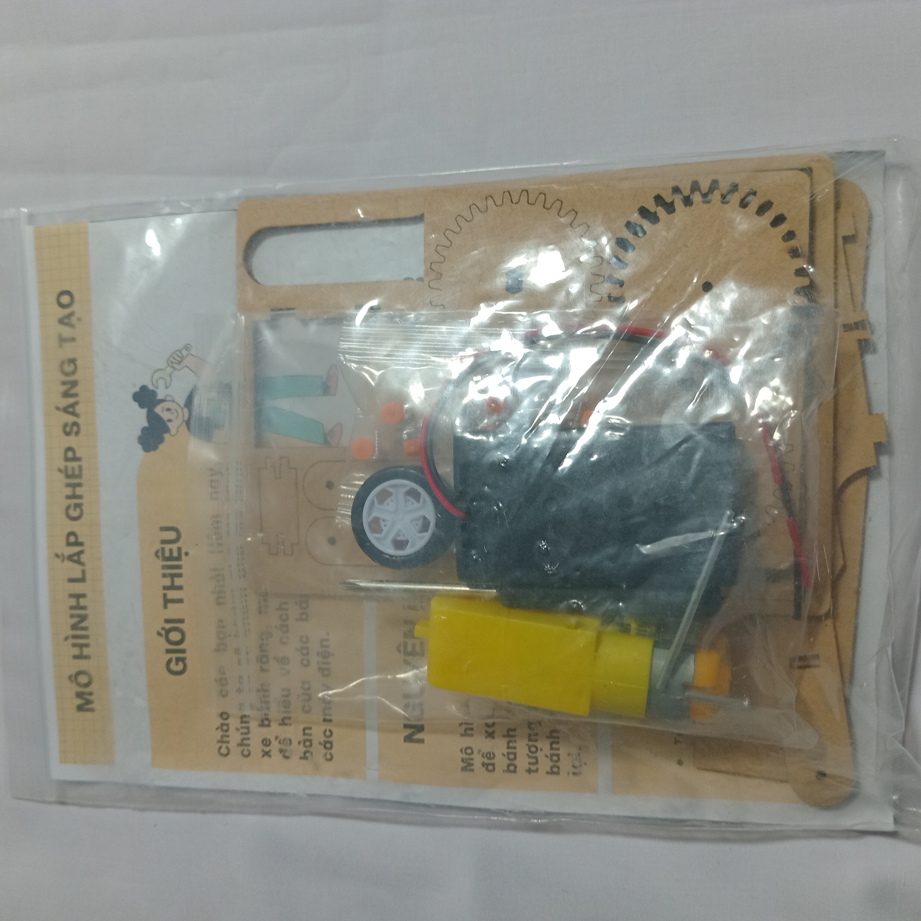 Đồ chơi STEM - Mô Hình Xe Bánh Răng Chạy Bằng Pin