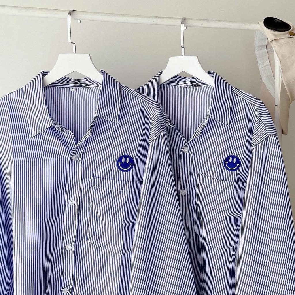 Áo sơ mi kẻ sọc nữ form rộng kiểu basic Hàn Quốc cao cấp thêu logo Mặt Cười