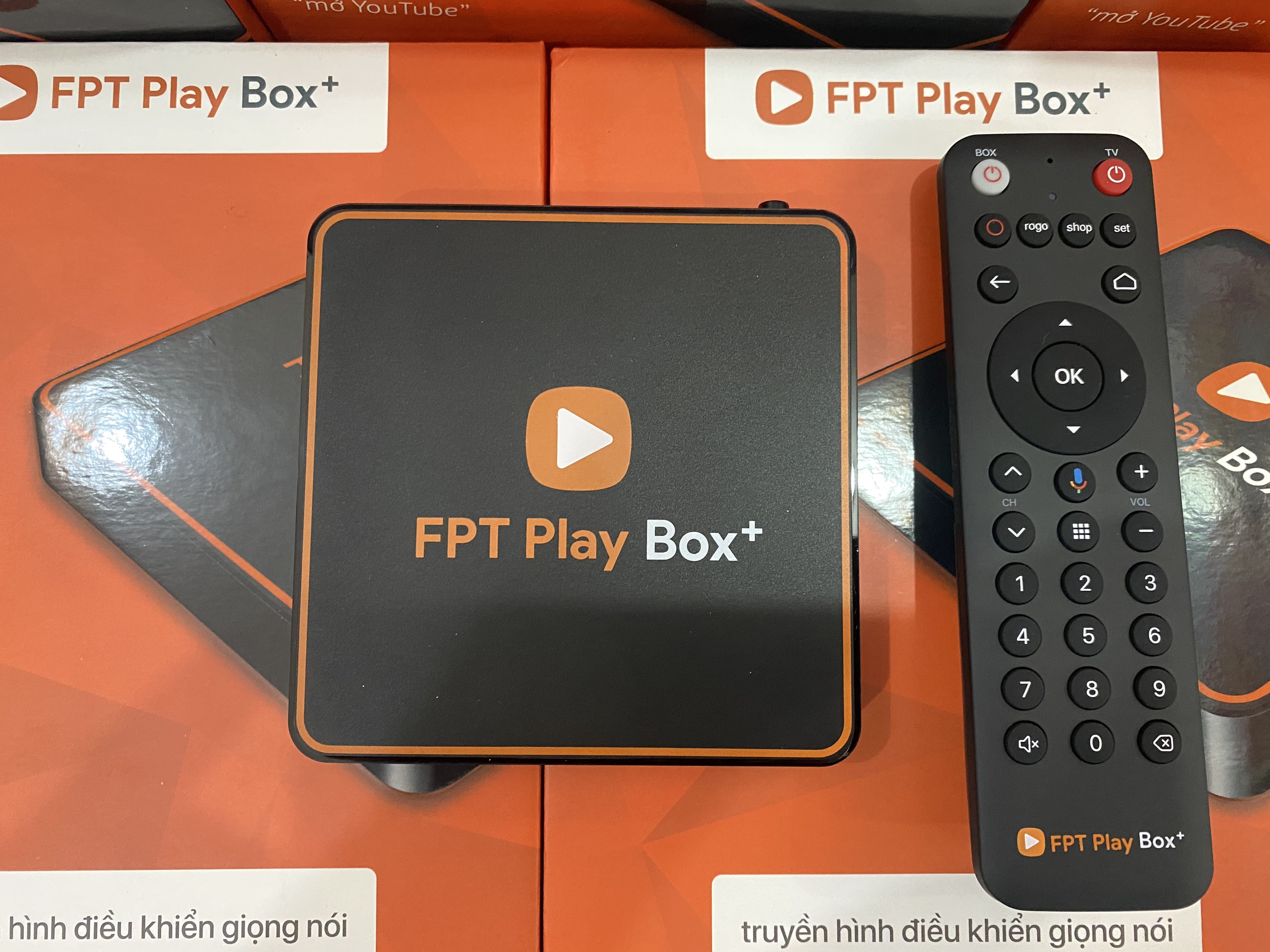 FPT PLAY BOX+ (T550) - New 2021 - Khuyến Mãi Đèn Ngủ Cảm Ứng FPT - Hàng Chính Hãng