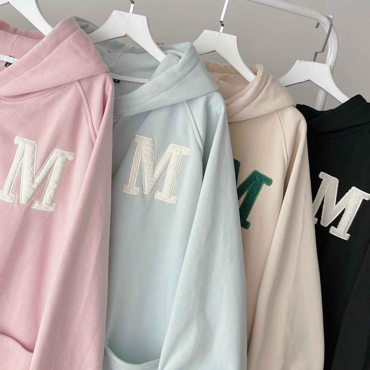 Áo khoác nam nữ Hoodie nỉ trơn Basic LOGO THÊU chữ M màu form rộng tay bồng khóa kéo có mũ Ulzzang giá rẻ couple