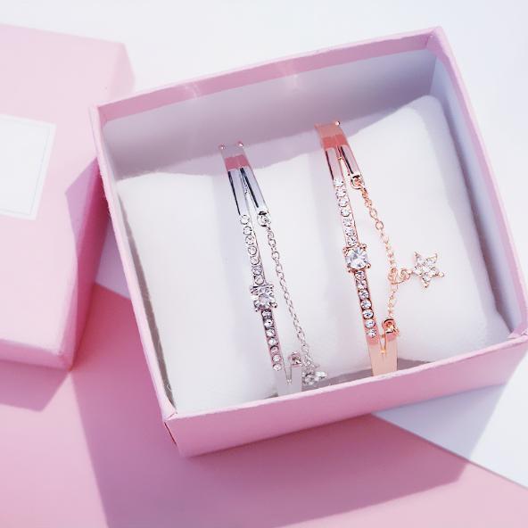 SET 2 VÒNG TAY ĐÍNH ĐÁ KÈM NGÔI SAO MAY MẮN SIÊU XINH