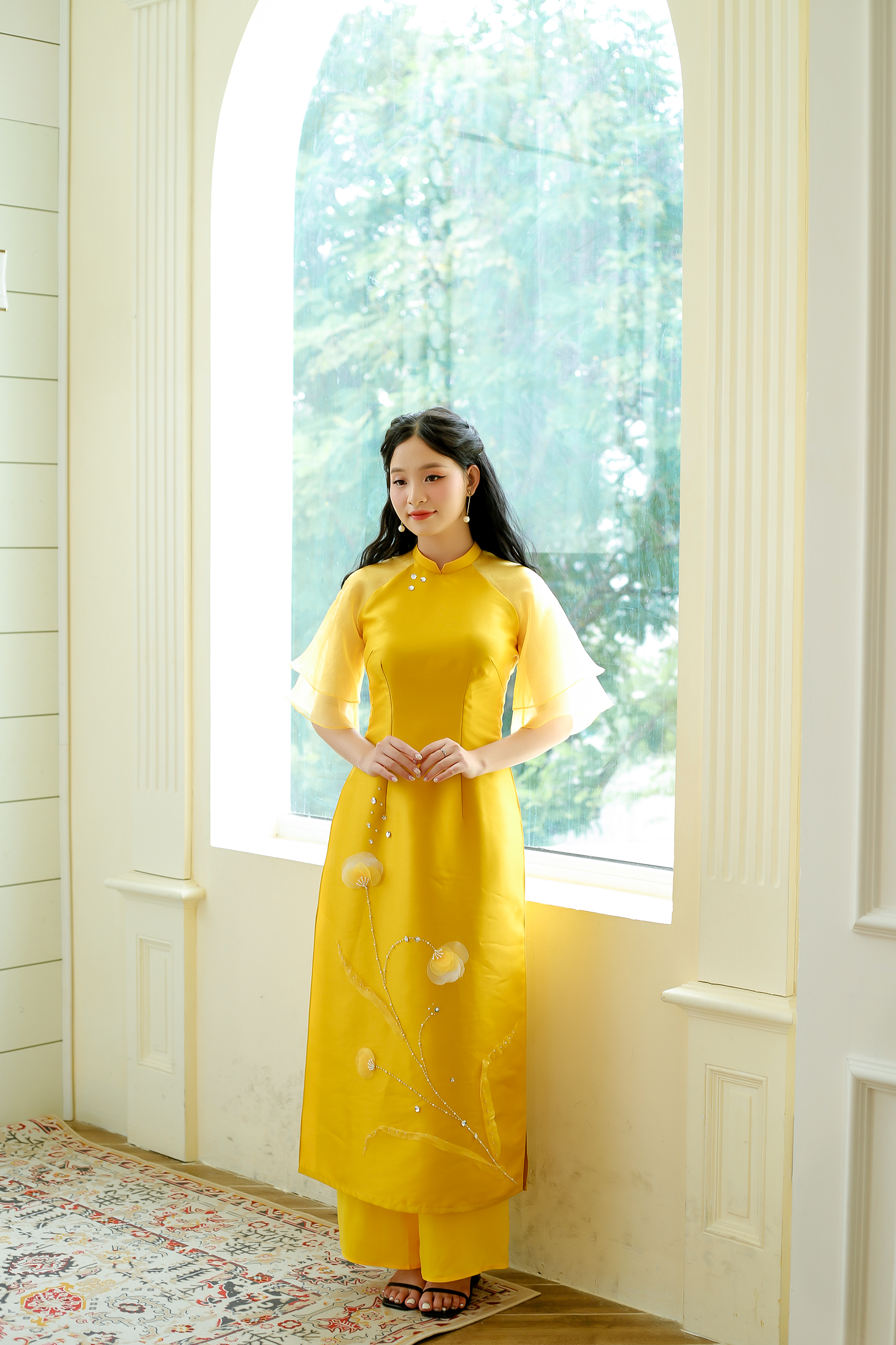 Áo dài thiết kế vàng kết hoa (size XL)
