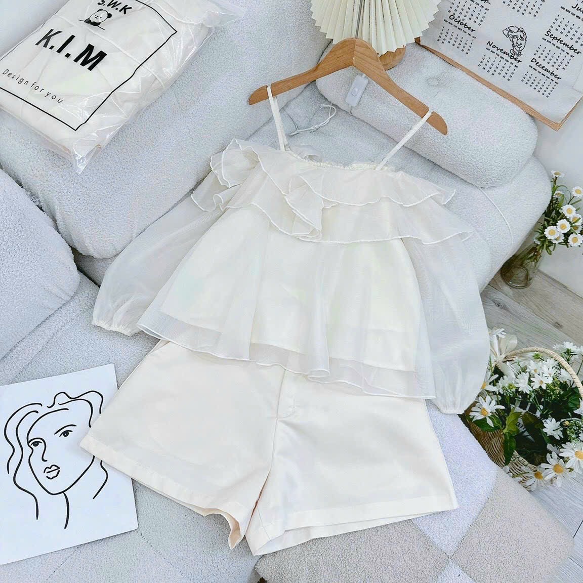 SET ÁO VOAN TRỄ VAI DÂY TAY DÀI BỒNG SUÔNG TRƠN BÈO + QUẦN SHORTS NGẮN ỐNG RỘNG LƯNG CAO ĐI BIỂN ĐI CHƠI DẠO PHỐ ĐI TIỆC