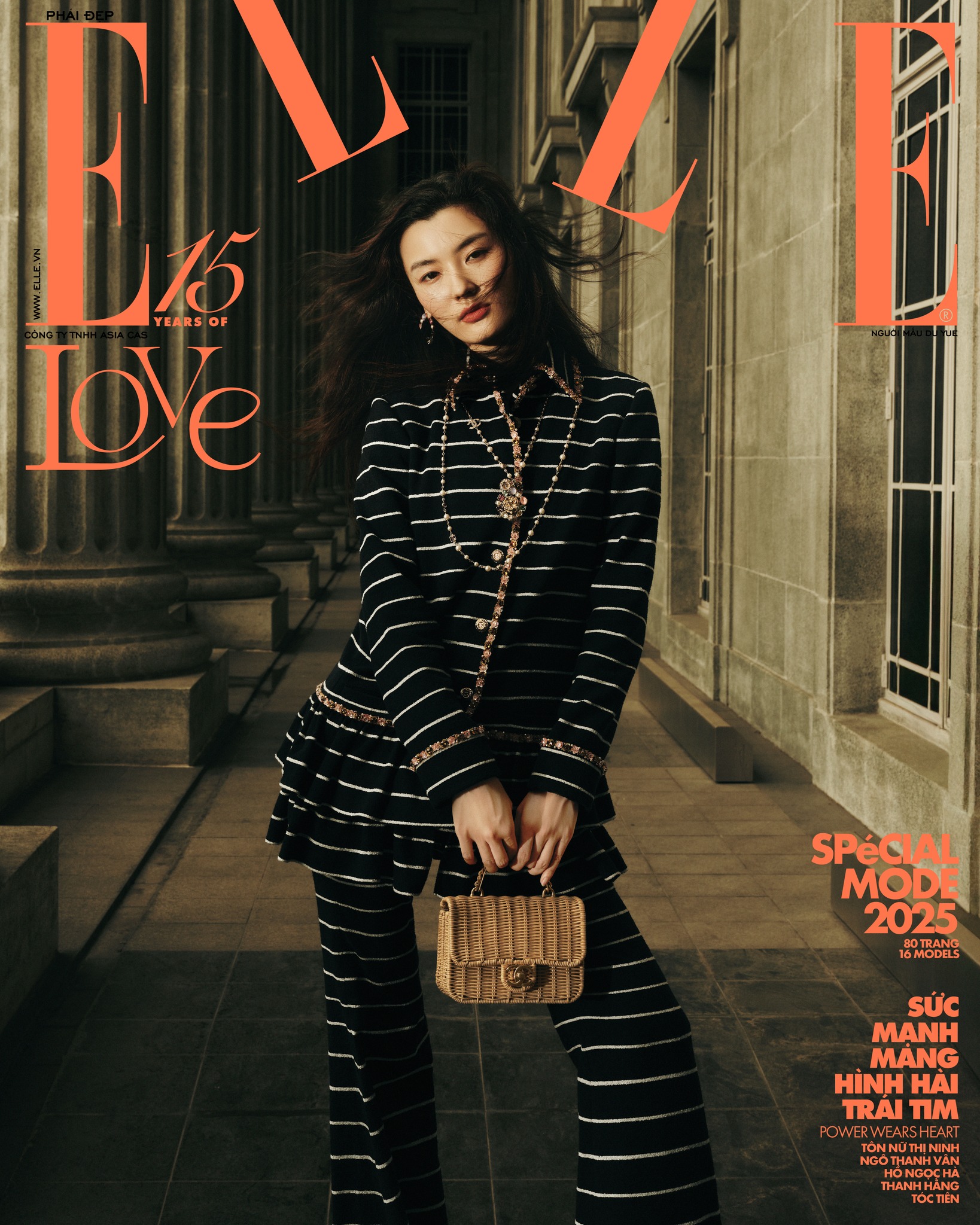 Tạp Chí Phái Đẹp Elle - 15 Years Of Love 2025 - Bìa Người Mẫu Du Yue [Bìa 2-Ngồi]