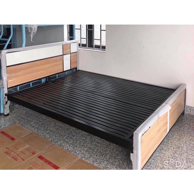 Giường sắt 1m6 ghép gỗ