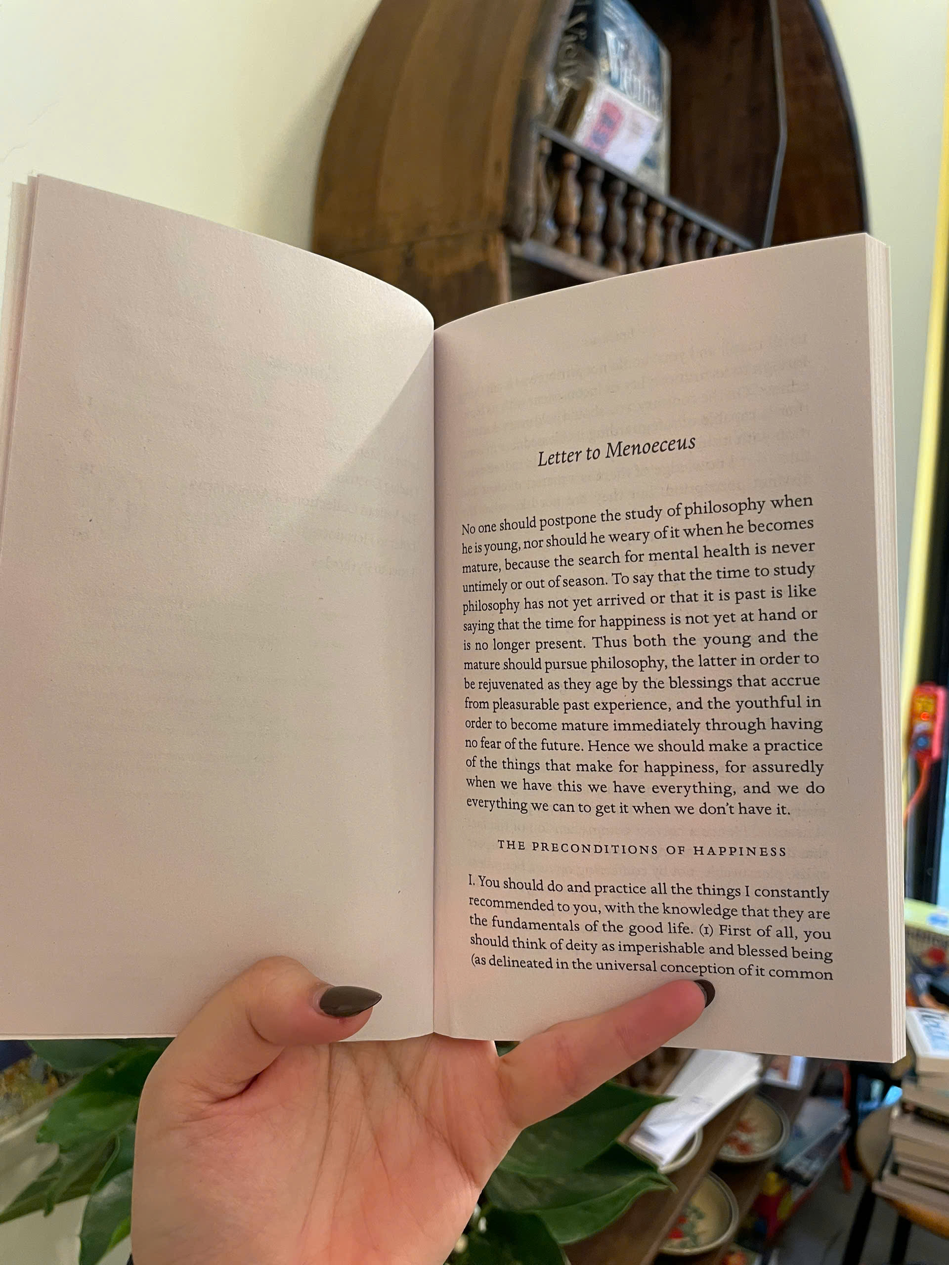 Sách - Being Happy by Epicurus | Philosophy / Classics / Ngoại văn Kinh điển Nhập khẩu / Triết học