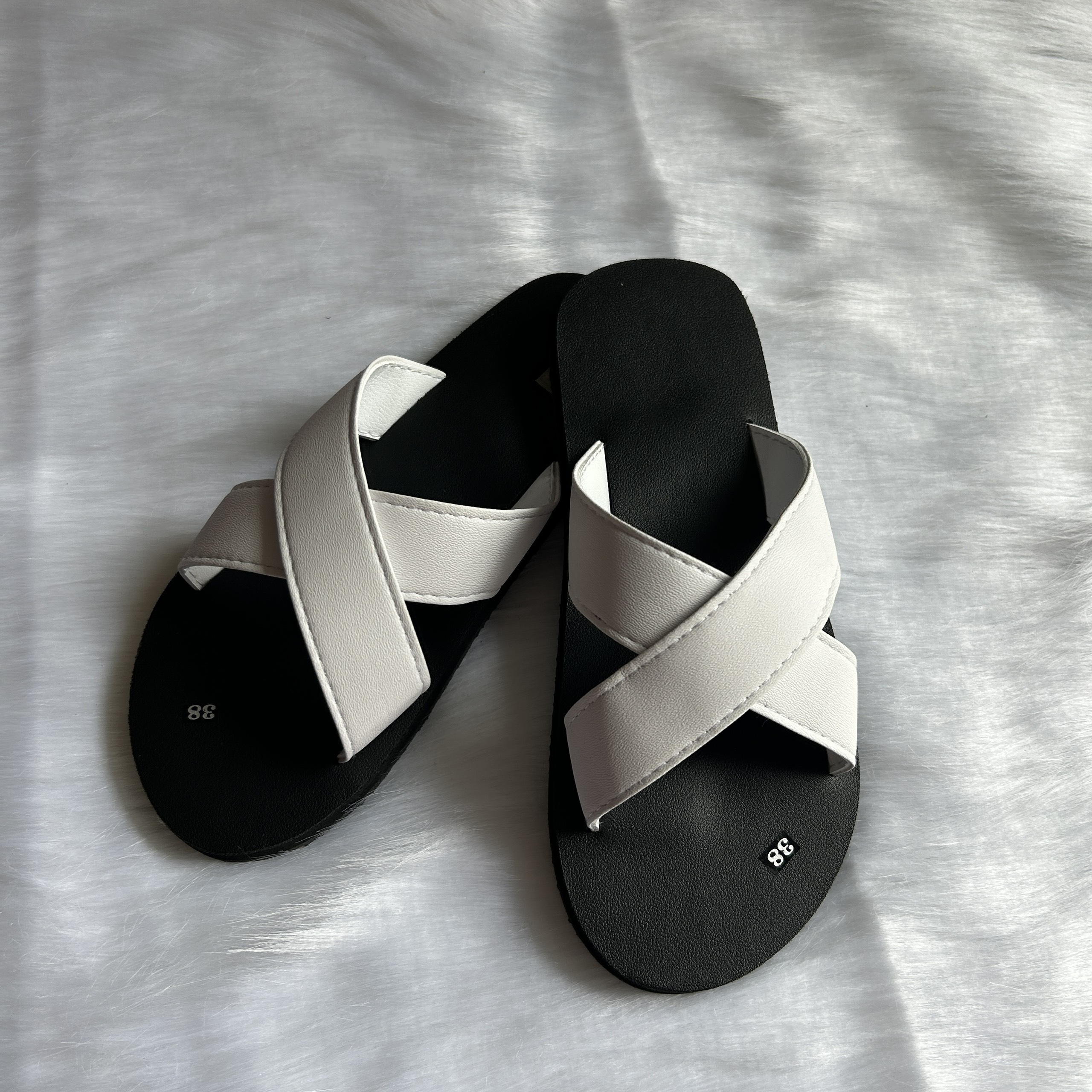 Dép sandal Nữ quai da mềm Đế bệt Cao Su ôm chân LYNA Sandal mã SD26