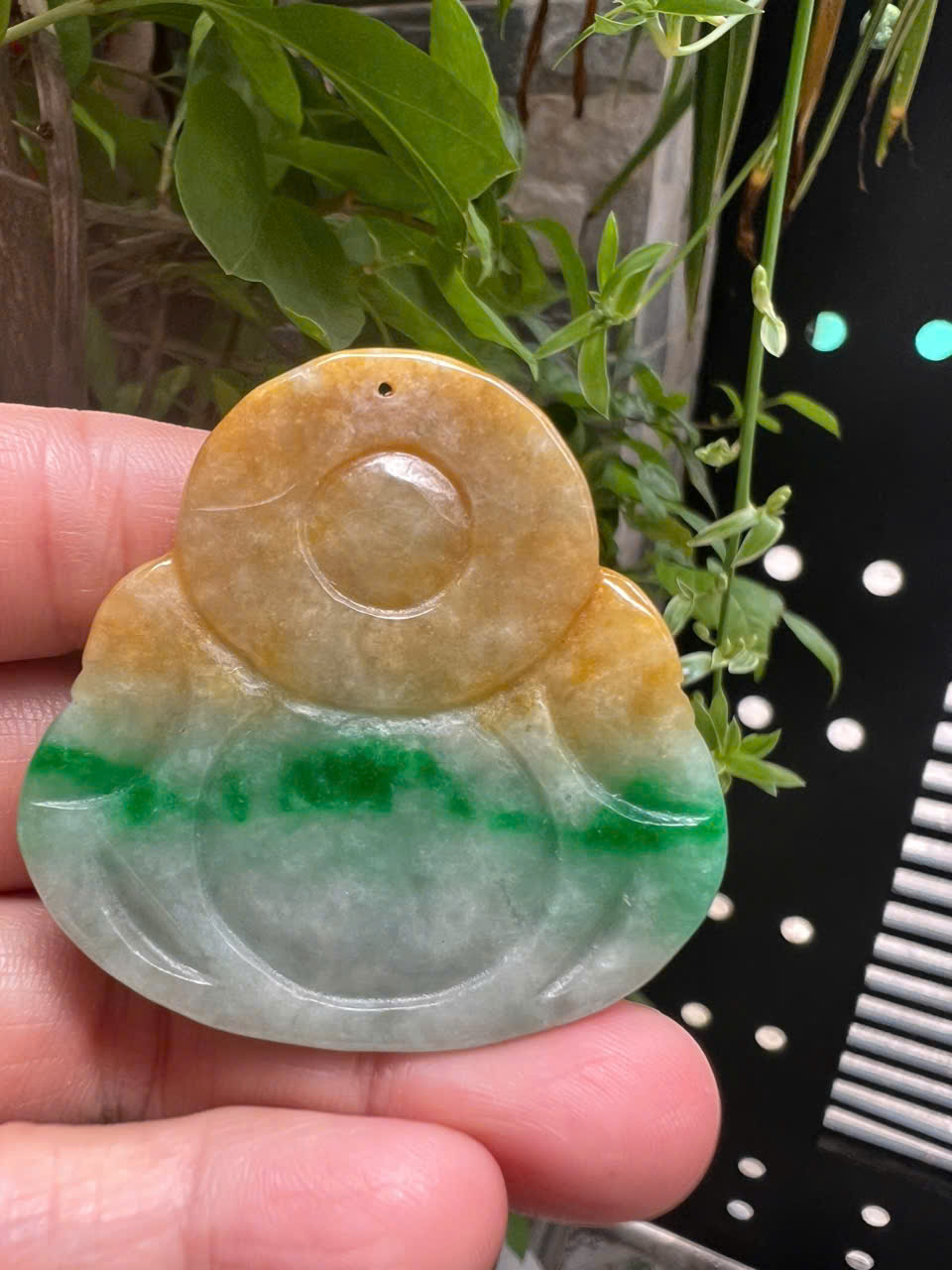 Mặt dây chuyền Phật Di Lặc Cẩm Thạch Vàng Xanh tự nhiên mới đẹp Kt Cao 49mm Ngang 49mm Dầy 12mm Nam Nữ về bọc vàng lên đeo tốt đẹp ạ