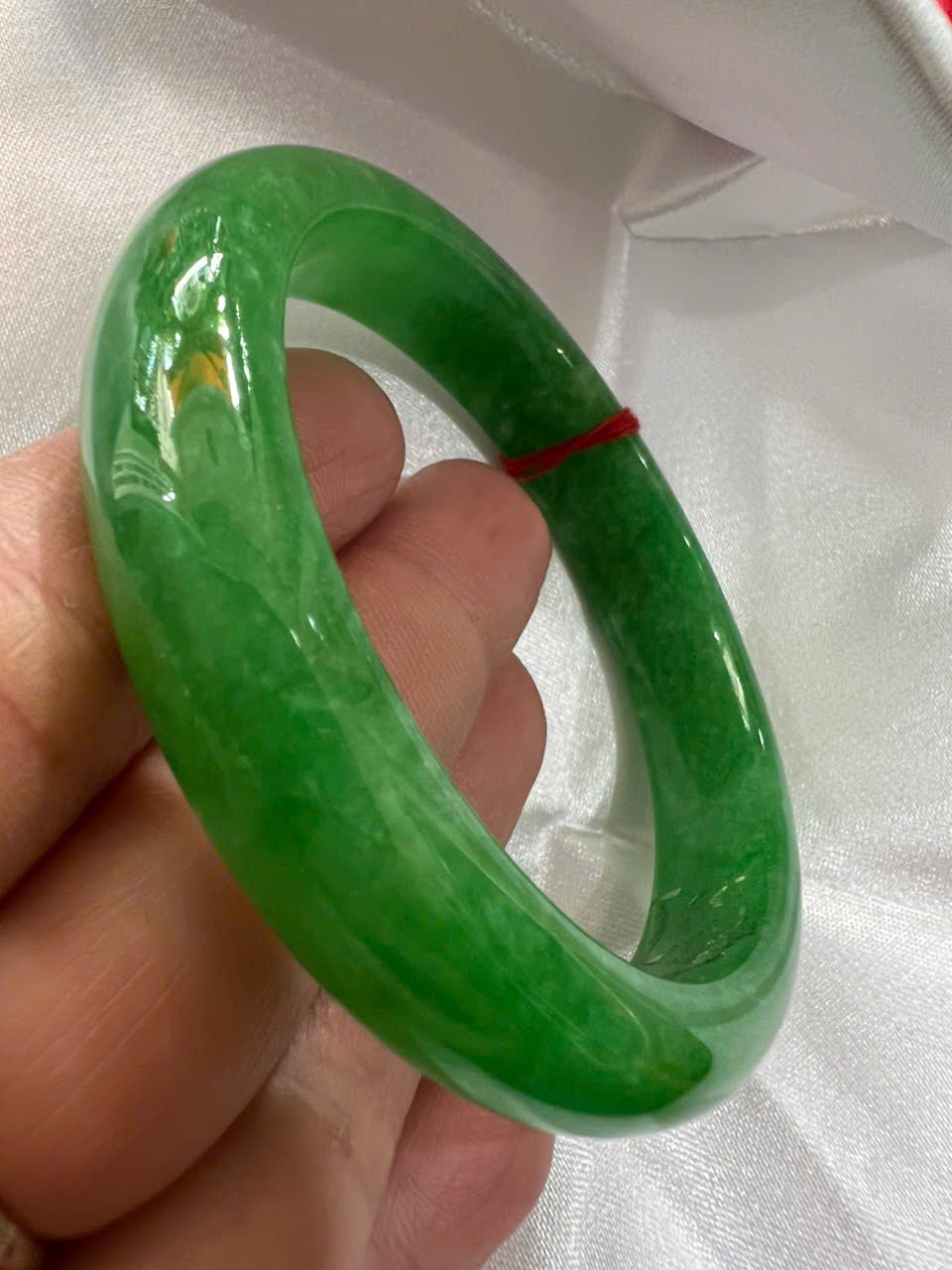 Vòng Tay Nữ Đá Cẩm Thạch Bản Hẹ Lý 57mm A Cao 12mm Dẩy 7,2mm Màu Xanh Lý Tươi Bông Trắng Bóng mượt đẹp nữ mệnh mộc hỏa thủy 55kg - 62kg đeo xinh đẹp sang tay món quà tặng mẹ tặng nữ ý nghĩa ạ