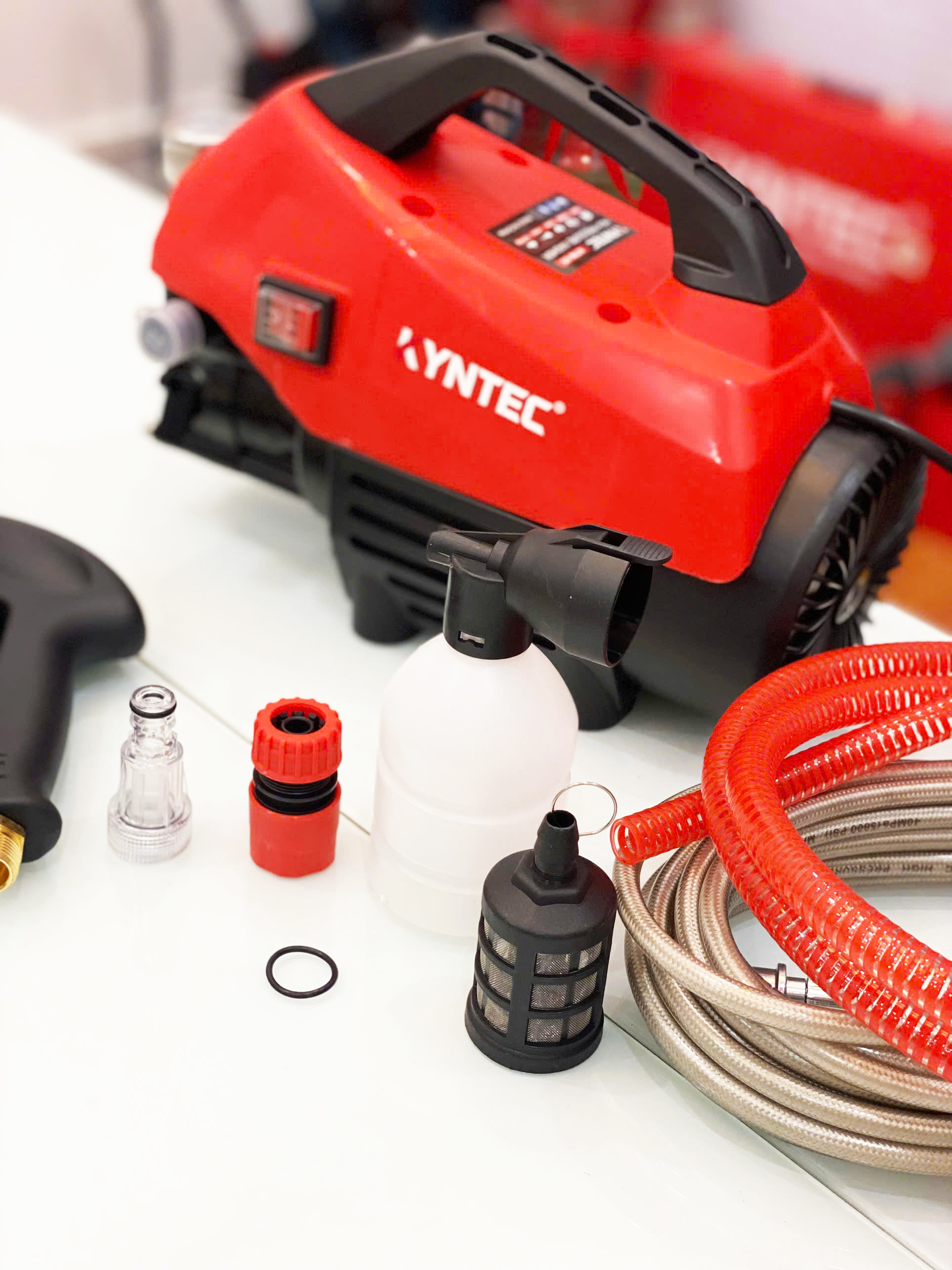 Máy rửa xe áp lực cao nhập khẩu chính hãng Kynko Kyntec KTW - 05 siêu bền