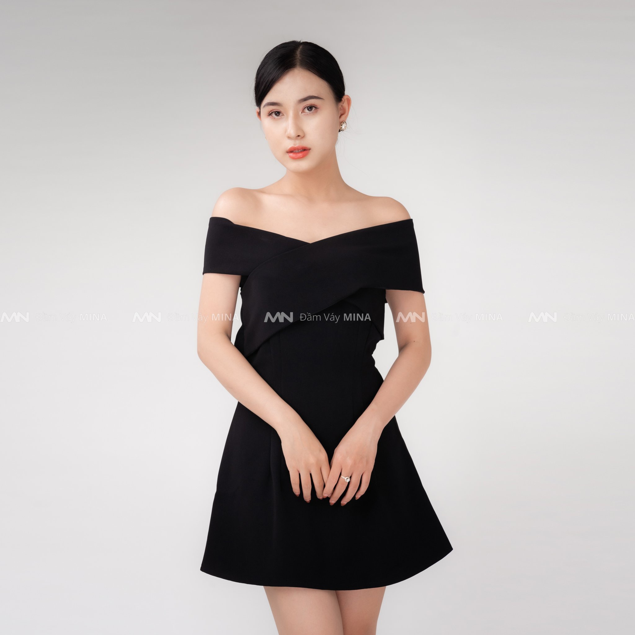 Đầm dáng suông đen tuyết mưa chéo vai dự tiệc đi chơi dạo phố công sở - MN138 - Đầm Váy Mina