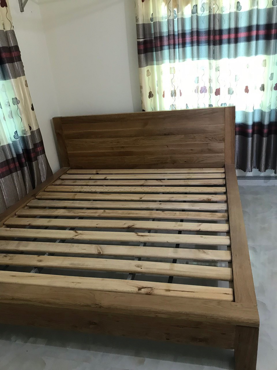 Giường ngủ gỗ sồi Tundo 1m8 + 2 hộc kéo hiện đại
