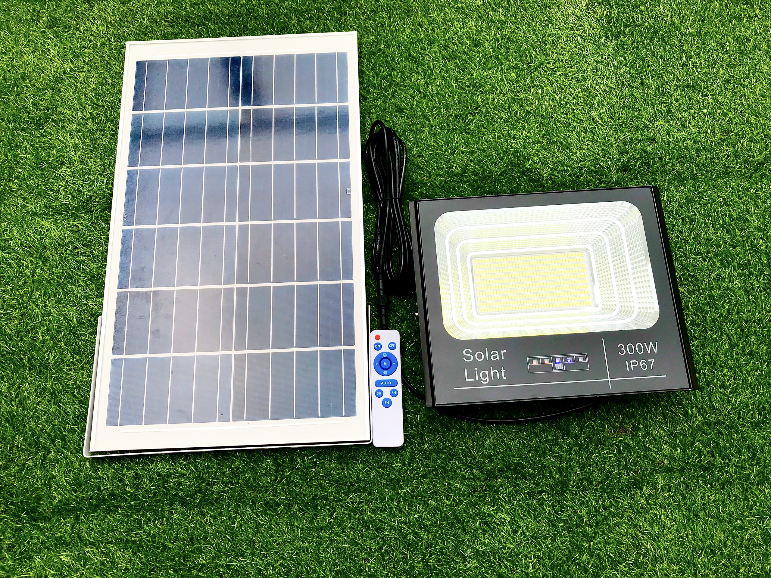 Đèn Năng Lượng Mặt Trời Pha 300W - Chip LED 5730/684 Mắt LED cho Thời Gian Chiếu Sáng Lên Đến 12 Tiếng