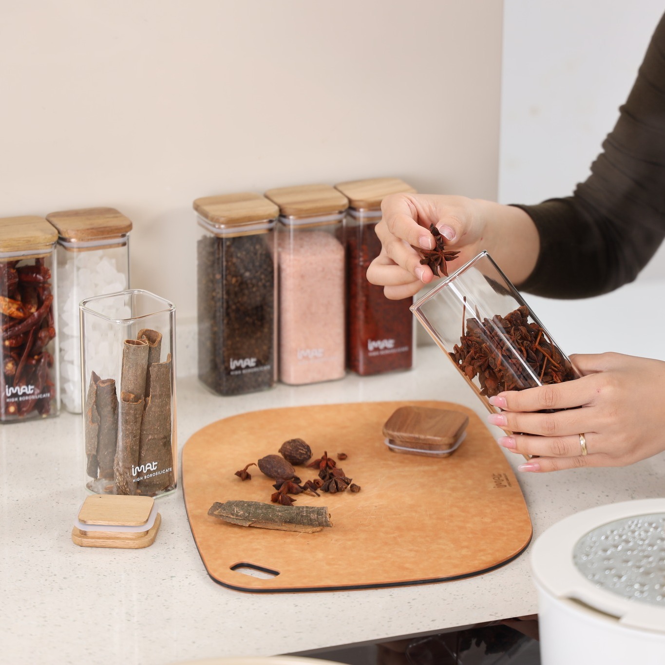 Bộ 4 Hũ Gia Vị Imat Thủy Tinh Nắp Gỗ Acacia ACA 400ml Sang Trọng Tiện Dụng