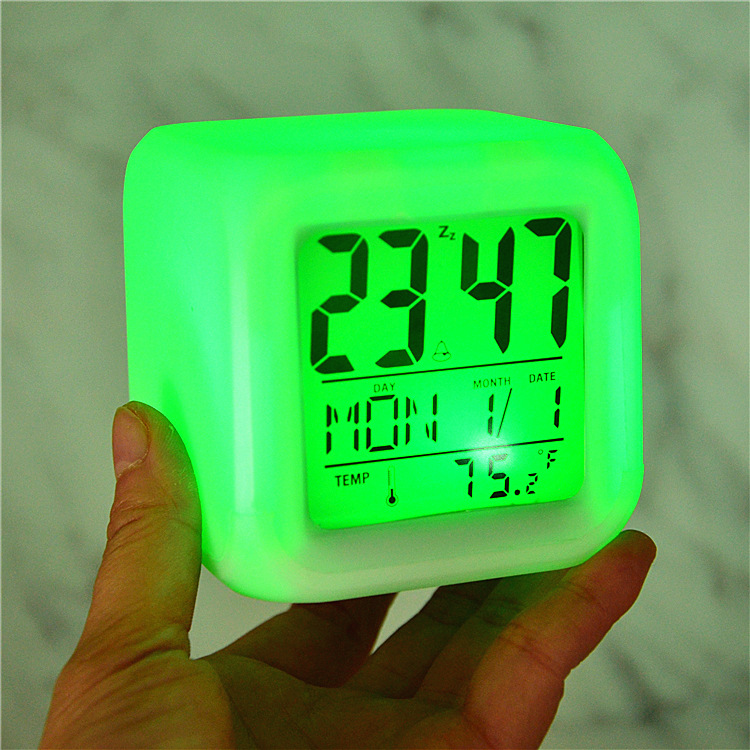 Đồng hồ để bàn nhỏ gọn 8x8cm-có đèn led