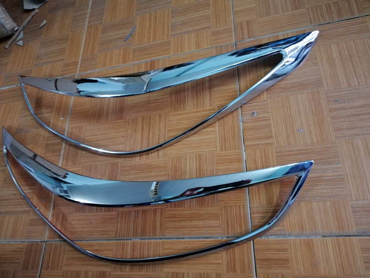 Bộ ốp viền đèn Pha mạ crom dành Cho xe Hyundai Accent 2018-2019