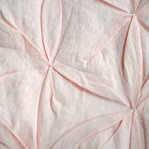 Bộ chăn mền gối KHÂU TÚM hồng nhạt vải linen với lớp lót lụa tơ tằm 100%