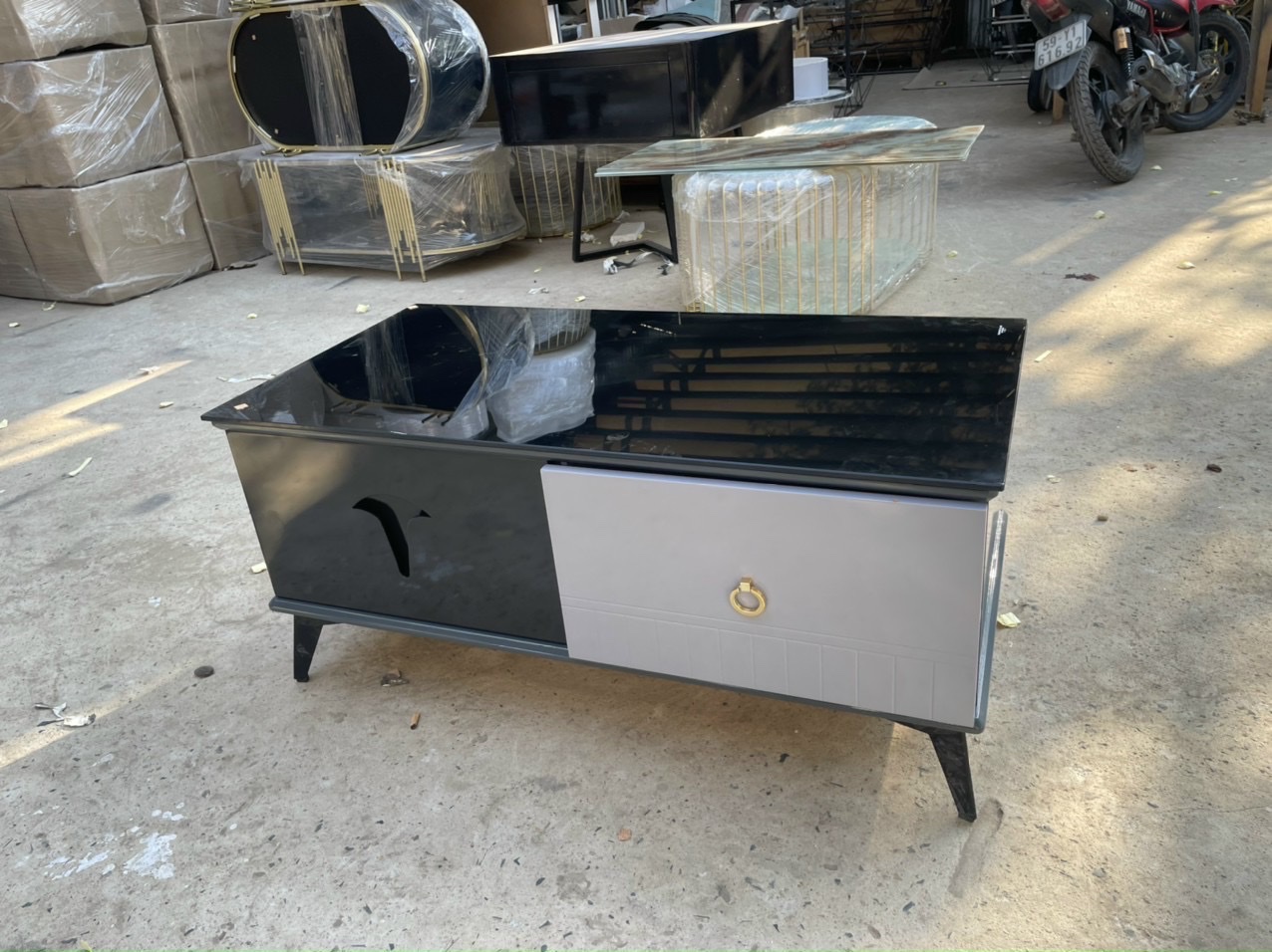 Bàn trà mặt kính Tundo mẫu mới 2023 kèm hộc kéo tiện lợi KT50x100x45cm