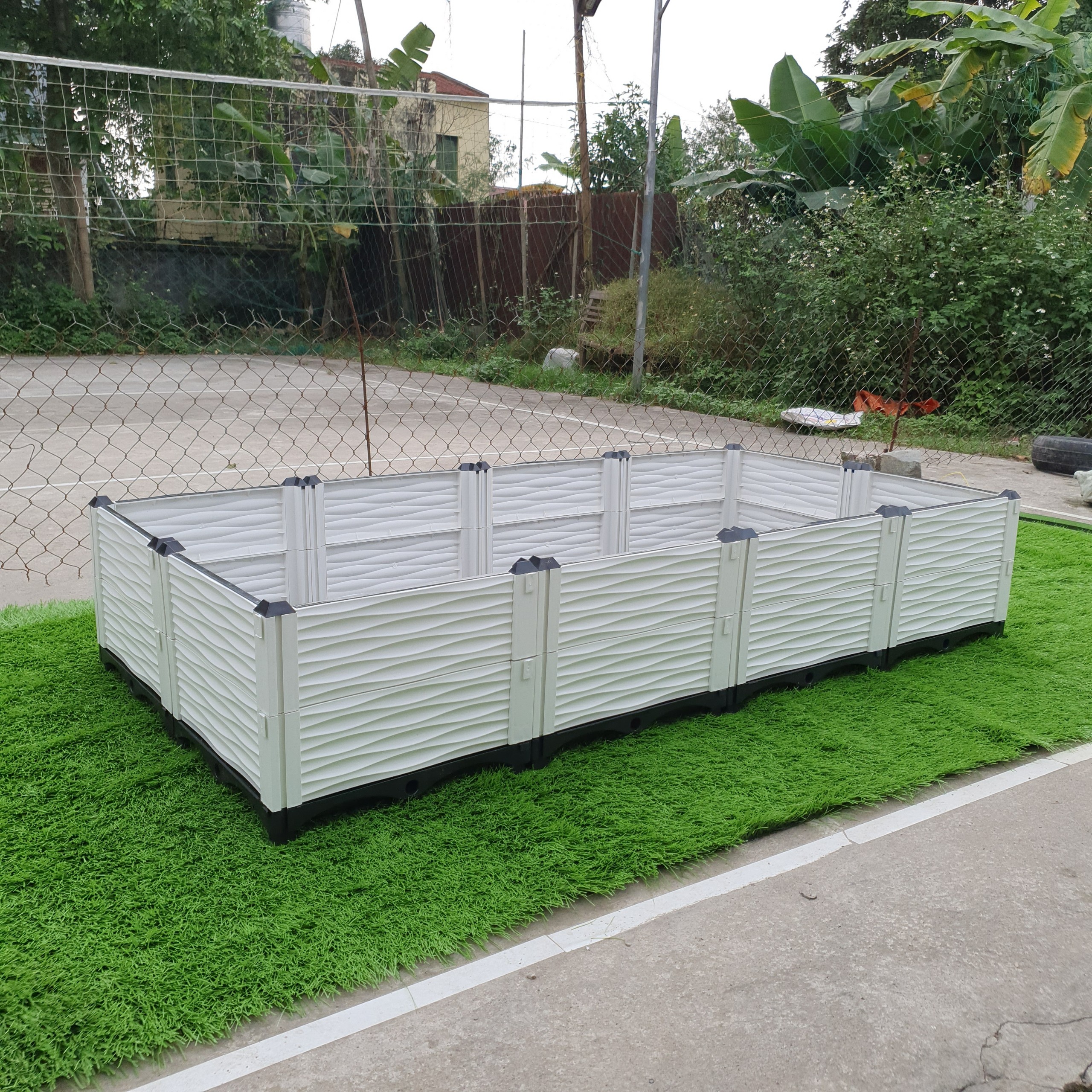 CHẬU GHÉP THÔNG MINH Cm: Bền từ 8-10 năm, phù hợp mọi cây trồng và không gian, Module tùy biến kích thước, an toàn, trọng lượng nhẹ, kết cấu chắc chắn, có khay trữ và thoát nước.