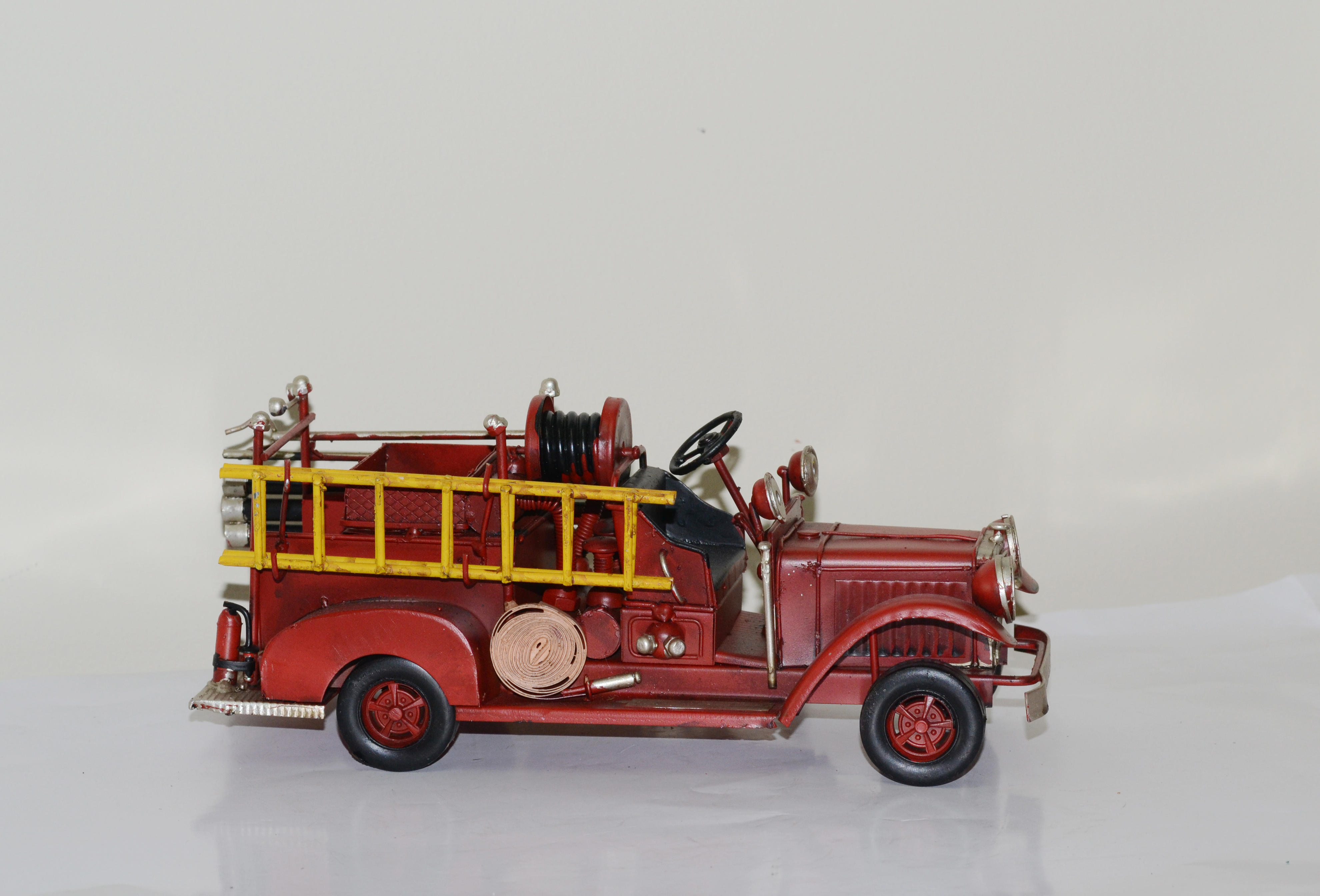 Mô hình xe cứu hỏa kim loại trưng bày/ Fire Truck Metal Decoration Handmade (1904D-1645)