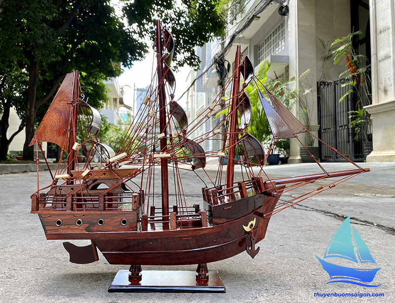 Thuyền buồm gỗ Cẩm Lai dài 55cm, trang trí bàn làm việc, quà tặng phong thủy