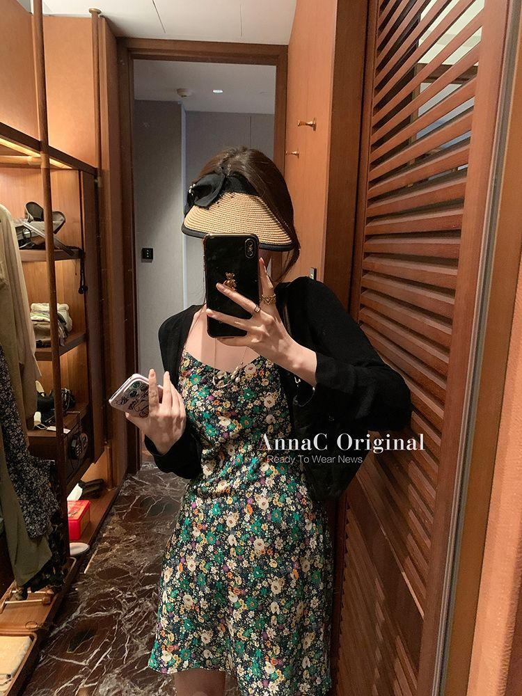 DONGSHOP 2023 Mùa hè Hàn Quốc cổ điển sling váy hoa mảnh đầm thiết kế phụ nữ nhỏ v cổ khí chất một từ váy ngắn