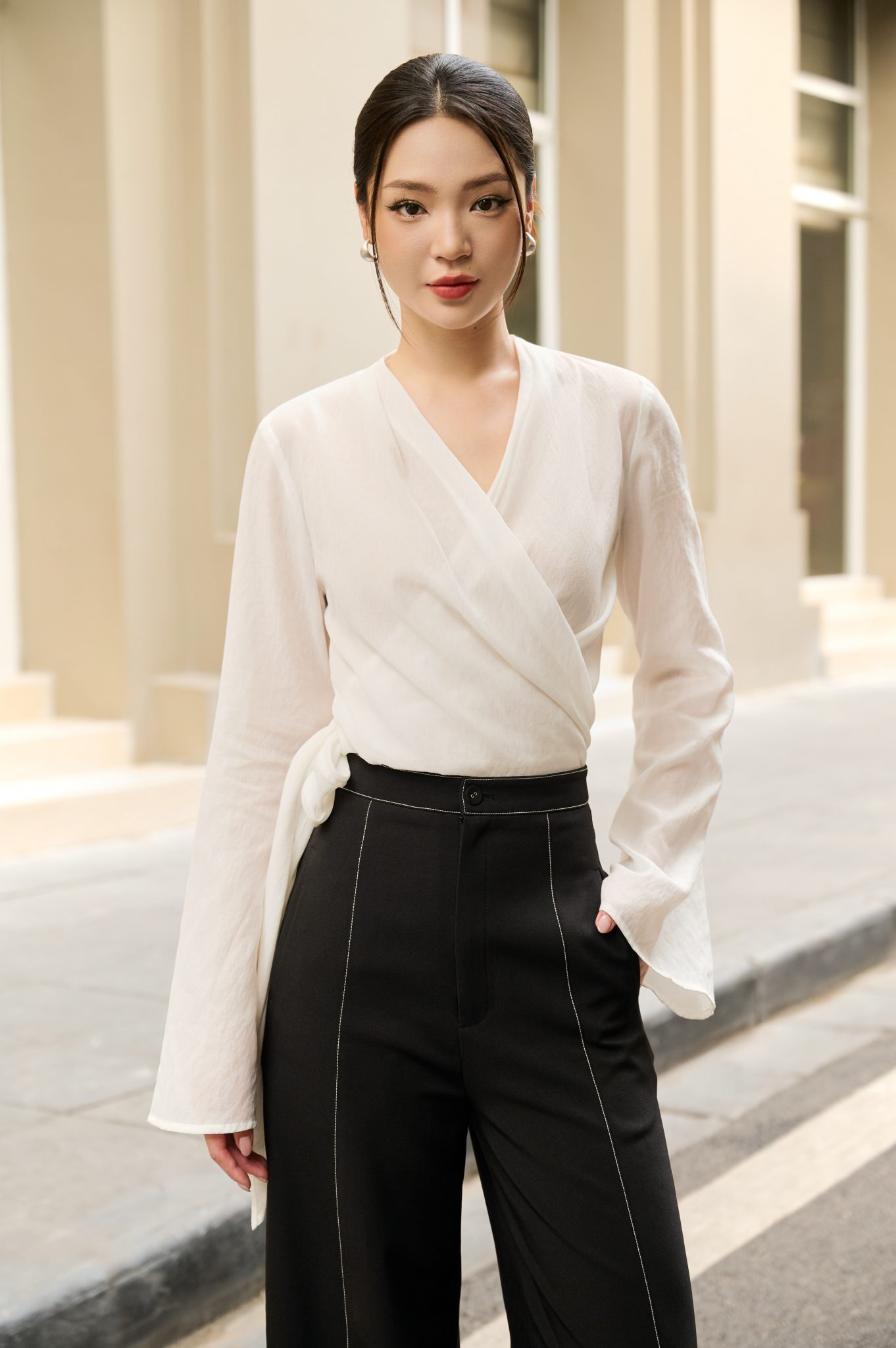 Áo sơ mi kiểu chất tơ, hai vạt thắt tự do Ellie thiết kế cao cấp WHITE CHIC