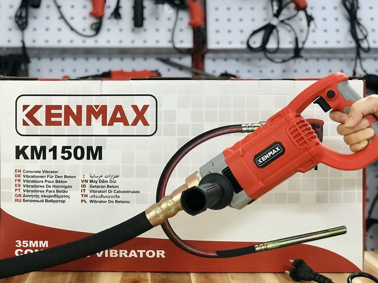 Máy đầm dùi 1.5m Kenmax KM150M 960W- Hàng chính hãng
