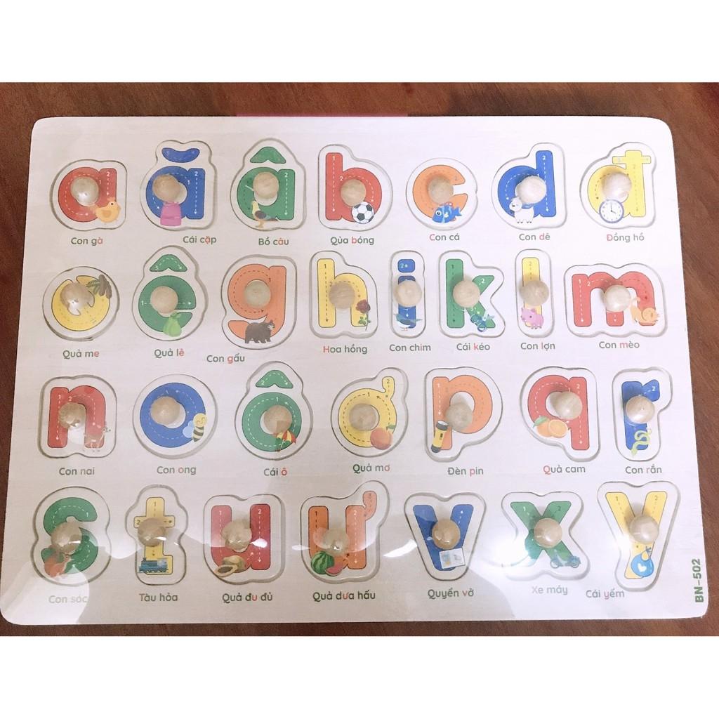 Đồ chơi bằng gỗ bảng múm chứ cái tiếng việt in thường, in hoa