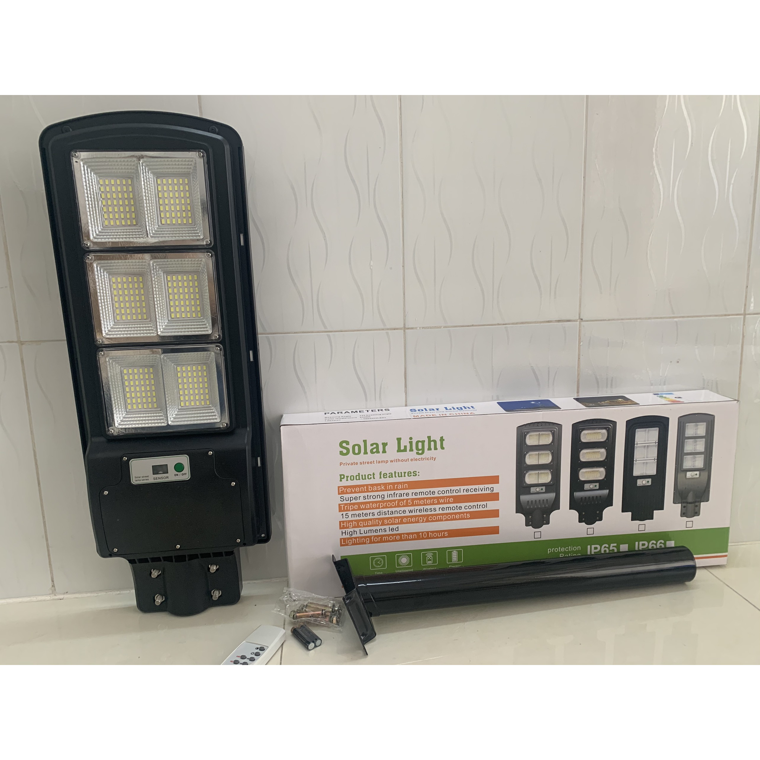 Đèn Đường Năng Lượng Mặt Trời Liền Thể Công Suất 90W, Cảm Biến Tự Động.