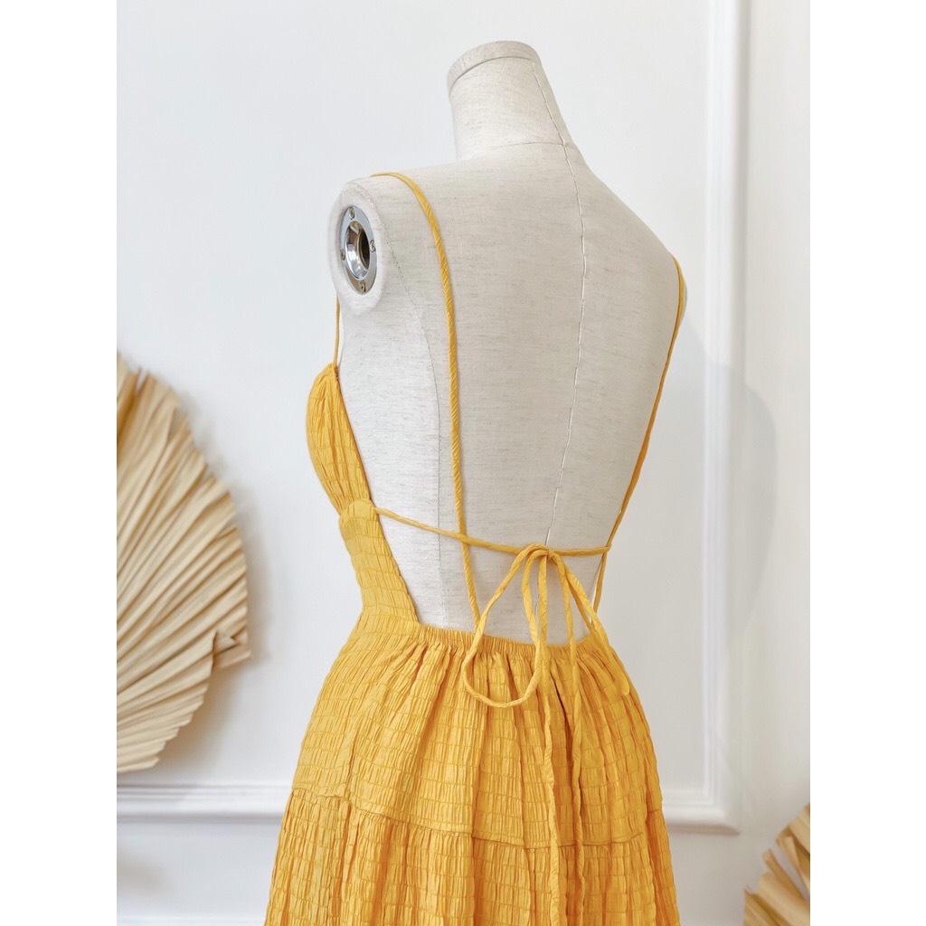 Đầm maxi vàng 2 dây cut out ngực hở lưng siêu quyến rũ
