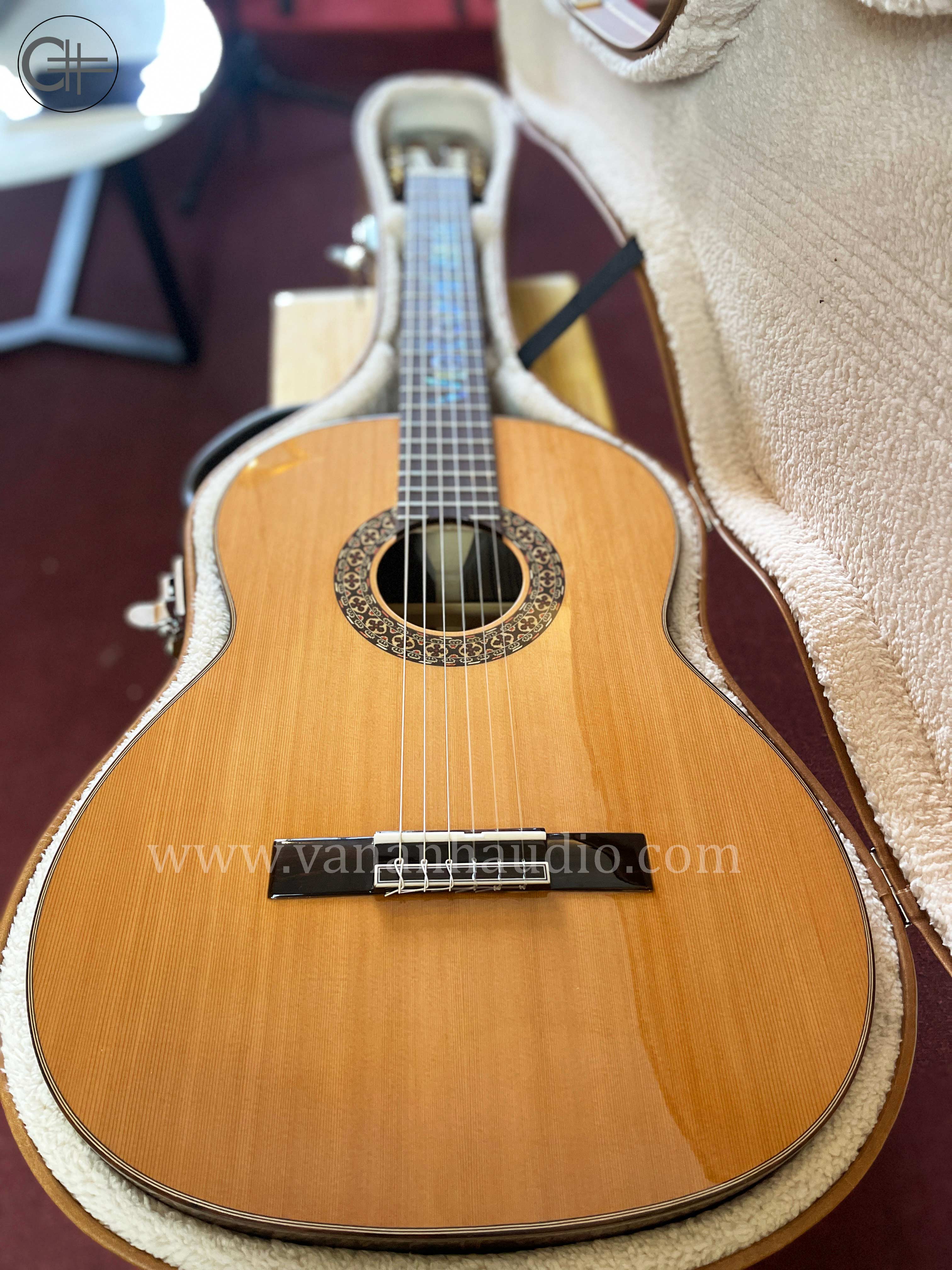 Đàn Guitar Classic Custom (Khảm Trai Vietcombank)